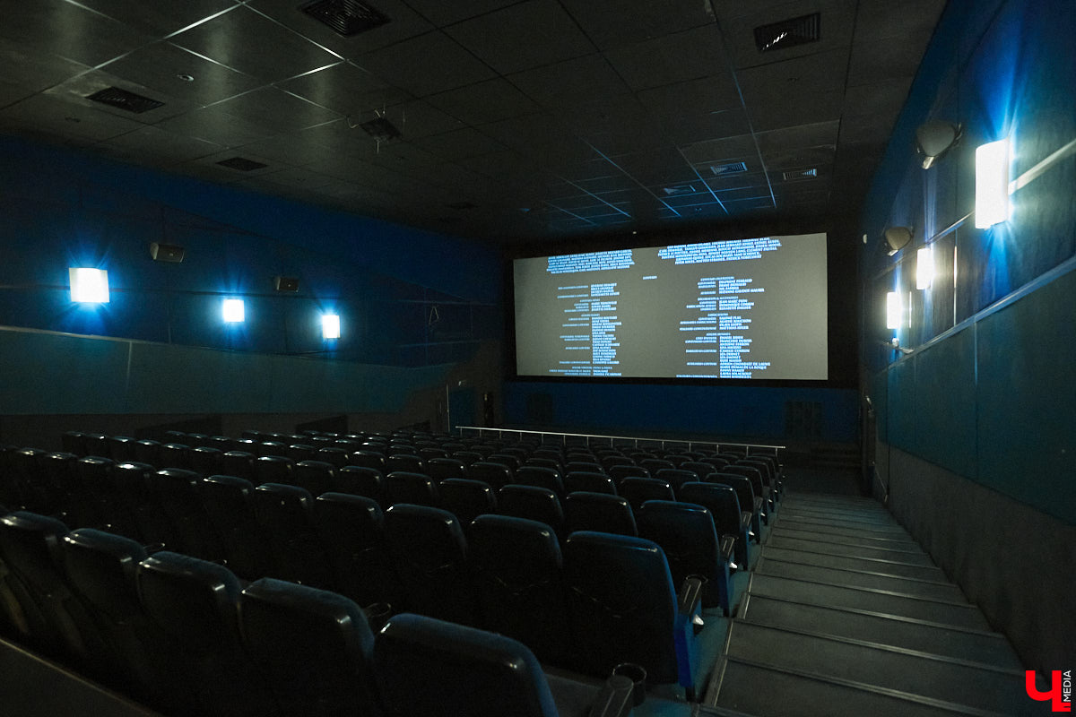 Есть такие точки на карте города, куда едешь за настроением — без планов и спешки, в удовольствие. Для владимирцев одно из таких мест — обновленный комплекс «Руськино» на Суздальском проспекте, где фильмы, еда, гаджеты и даже киберспорт гармонично уживаются под одной крышей. А значит, каждый найдет себе занятие по душе: от дневных семейных посиделок до ночных геймерских баталий.