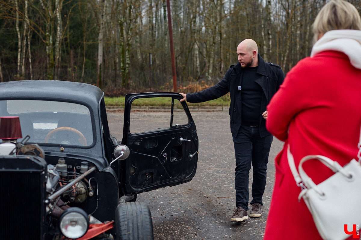 Житель Владимира Николай Папушев собрал гоночный автомобиль на базе легендарного «запорожца». Хот-род поражает не только дизайном, но и мощью мотора. На городских дорогах его, конечно, не встретишь. Экстремальные заезды проходят только на закрытых площадках. Для «Ключ-Медиа» владелец чудо-машины организовал специальный тест-драйв.