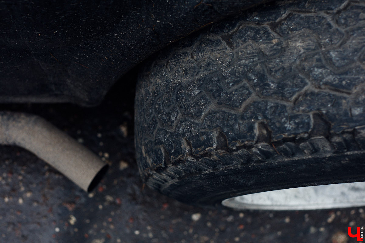 Житель Владимира Николай Папушев собрал гоночный автомобиль на базе легендарного «запорожца». Хот-род поражает не только дизайном, но и мощью мотора. На городских дорогах его, конечно, не встретишь. Экстремальные заезды проходят только на закрытых площадках. Для «Ключ-Медиа» владелец чудо-машины организовал специальный тест-драйв.