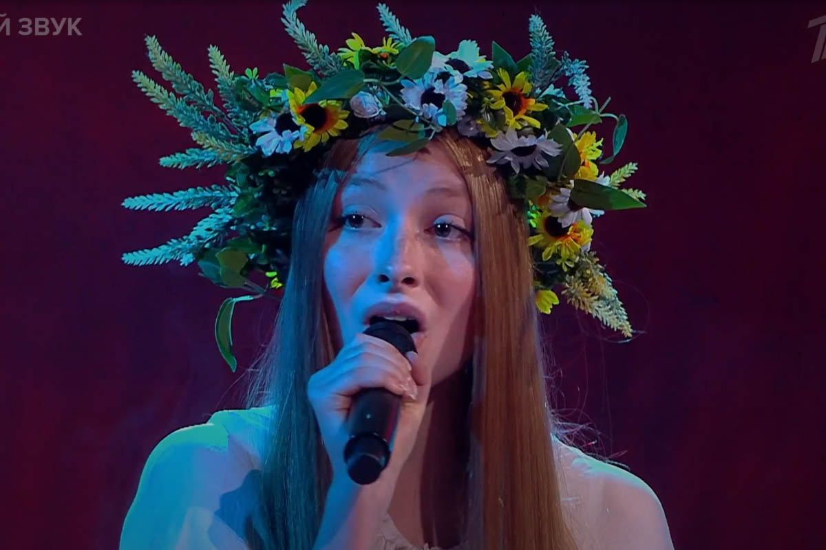 Юные владимирские звезды Милана Крохина и Вероника Тарасова не прошли в финал «Голос. Дети», представляя во время поединков команду Натальи Подольской и Владимира Преснякова. Однако победа девочек в состязаниях троек дала им шанс на реванш в дополнительном этапе. «Ключ-Медиа» поговорил с конкурсантками о том, как они лично оценивают свои выступления и подготовку к ним.