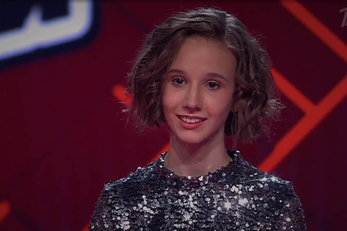 Юные владимирские звезды Милана Крохина и Вероника Тарасова не прошли в финал «Голос. Дети», представляя во время поединков команду Натальи Подольской и Владимира Преснякова. Однако победа девочек в состязаниях троек дала им шанс на реванш в дополнительном этапе. «Ключ-Медиа» поговорил с конкурсантками о том, как они лично оценивают свои выступления и подготовку к ним.