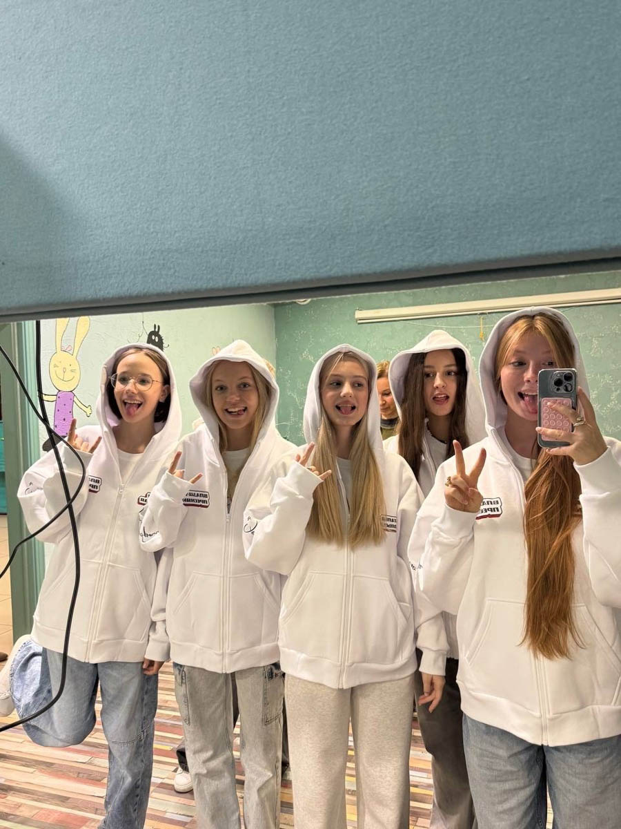 Юные владимирские звезды Милана Крохина и Вероника Тарасова не прошли в финал «Голос. Дети», представляя во время поединков команду Натальи Подольской и Владимира Преснякова. Однако победа девочек в состязаниях троек дала им шанс на реванш в дополнительном этапе. «Ключ-Медиа» поговорил с конкурсантками о том, как они лично оценивают свои выступления и подготовку к ним.