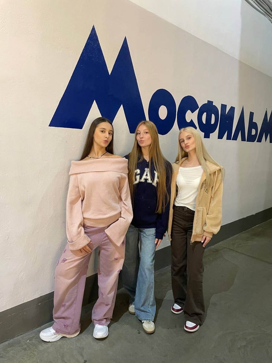 Юные владимирские звезды Милана Крохина и Вероника Тарасова не прошли в финал «Голос. Дети», представляя во время поединков команду Натальи Подольской и Владимира Преснякова. Однако победа девочек в состязаниях троек дала им шанс на реванш в дополнительном этапе. «Ключ-Медиа» поговорил с конкурсантками о том, как они лично оценивают свои выступления и подготовку к ним.