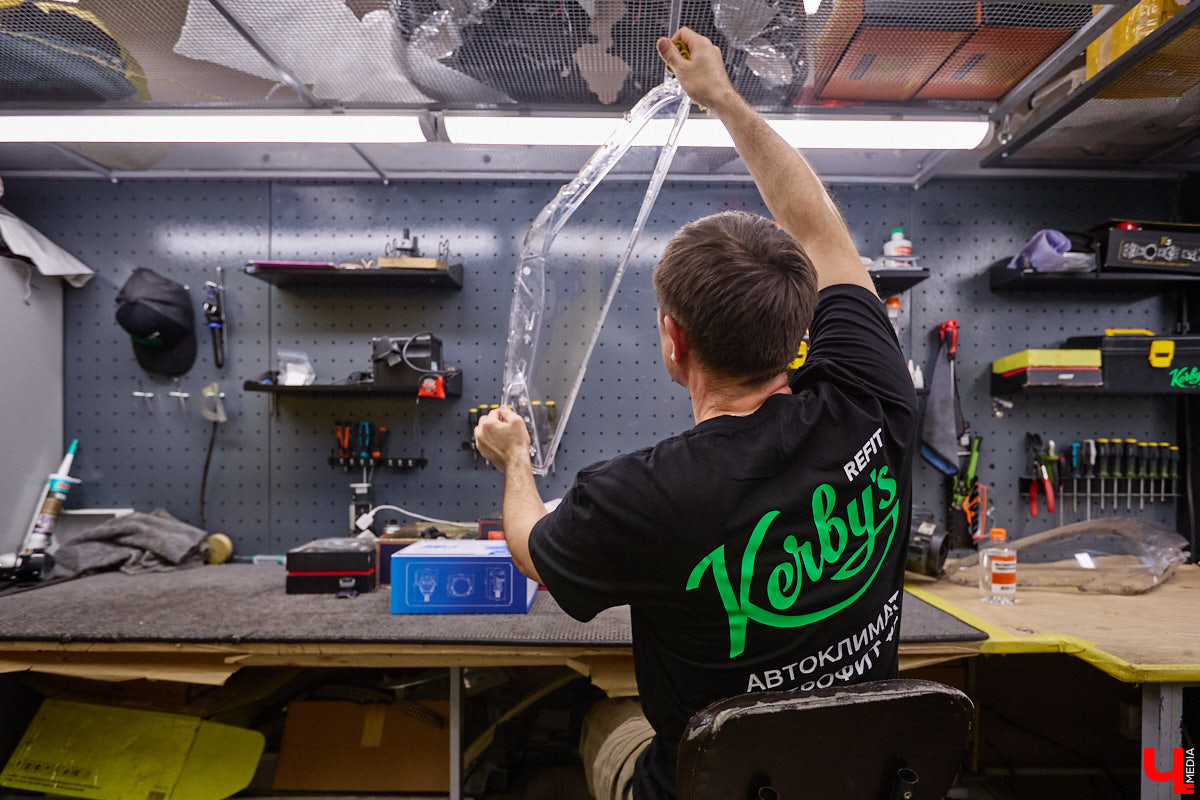 Представьте: вы едете ночью по темной дороге, сигнальный свет едва пробивается сквозь мрак. На парковке замечаете: стекла тусклые, запотевшие, с мелкими трещинами. Но спустя несколько часов тот же автомобиль триумфально возвращается в гараж: его фары сияют ярко, четко, почти ослепительно. Именно тогда понимаешь: в автосервисе Kerby’s Refit умеют творить чудеса!