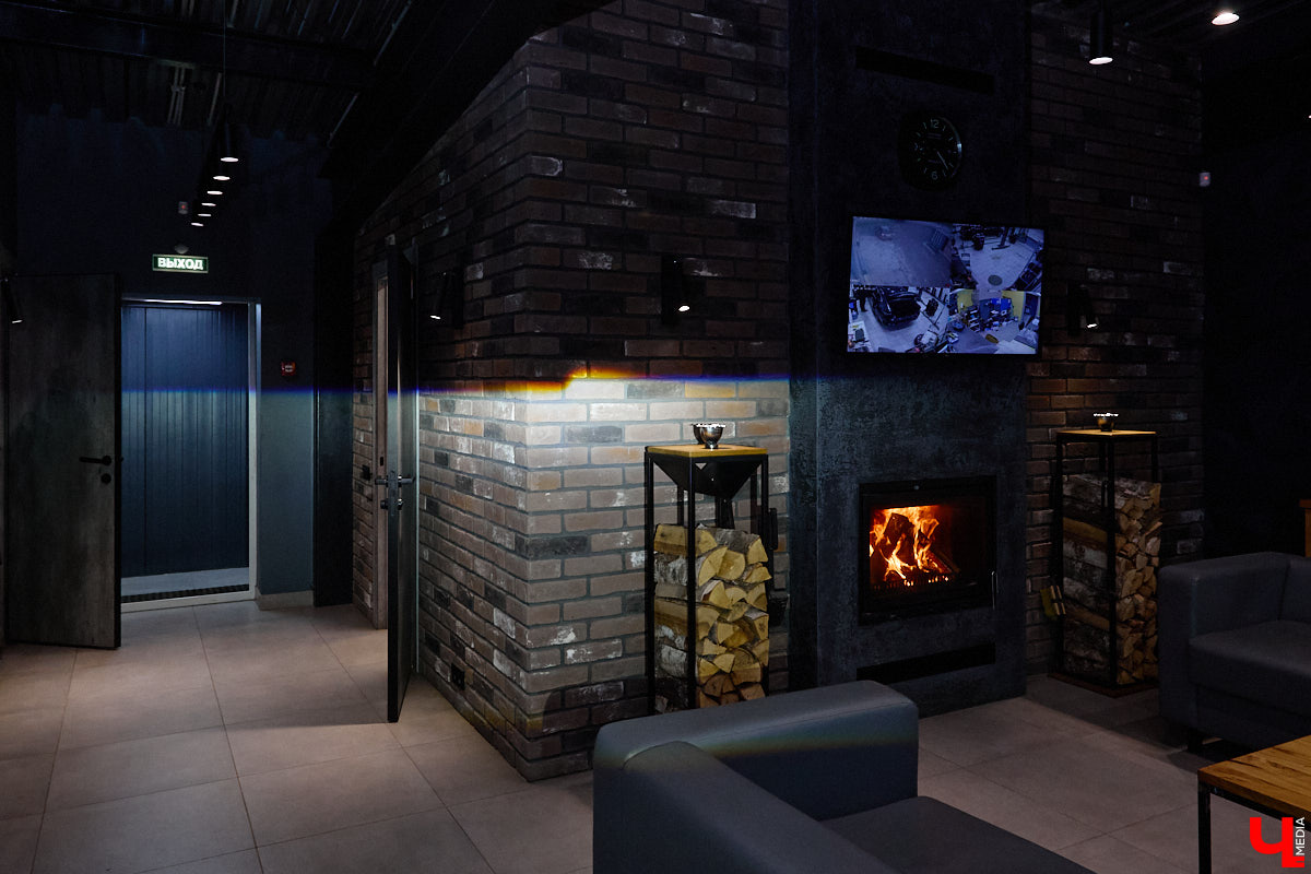 Представьте: вы едете ночью по темной дороге, сигнальный свет едва пробивается сквозь мрак. На парковке замечаете: стекла тусклые, запотевшие, с мелкими трещинами. Но спустя несколько часов тот же автомобиль триумфально возвращается в гараж: его фары сияют ярко, четко, почти ослепительно. Именно тогда понимаешь: в автосервисе Kerby’s Refit умеют творить чудеса!