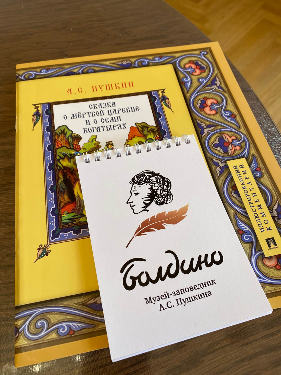 Нижегородская область — территория творческая и многогранная. Маршруты по ней можно прокладывать самые разнообразные. Главной целью этого путешествия стала знаменитая Болдинская осень. А по дороге в Большое Болдино, где Александр Пушкин создал свыше 60 своих произведений, заглянули и в Кулебаки. Там установлен один из первых в стране памятников Ленину. Посетили мы и родину арзамасского гуся лапчатого.