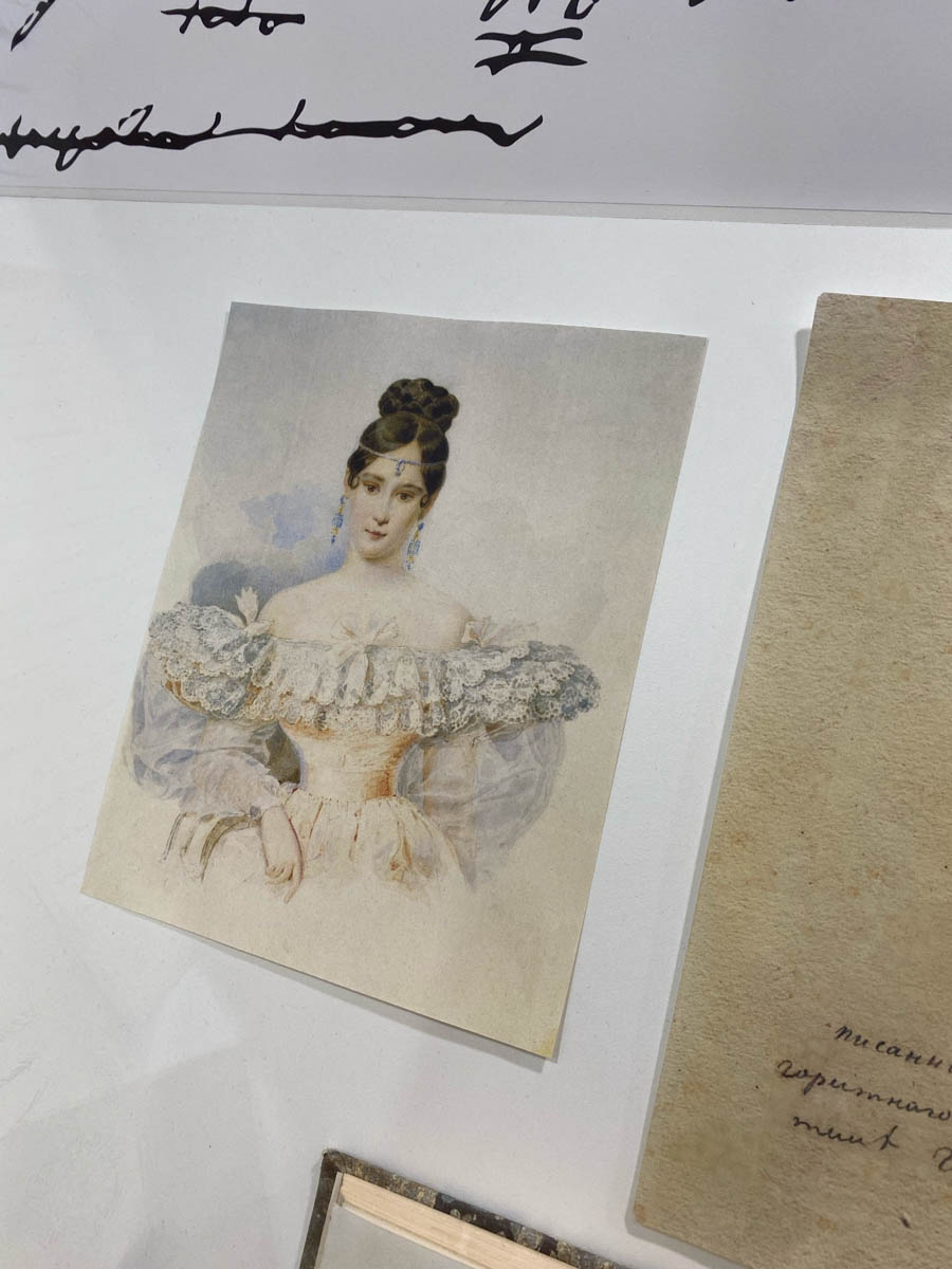 Нижегородская область — территория творческая и многогранная. Маршруты по ней можно прокладывать самые разнообразные. Главной целью этого путешествия стала знаменитая Болдинская осень. А по дороге в Большое Болдино, где Александр Пушкин создал свыше 60 своих произведений, заглянули и в Кулебаки. Там установлен один из первых в стране памятников Ленину. Посетили мы и родину арзамасского гуся лапчатого.