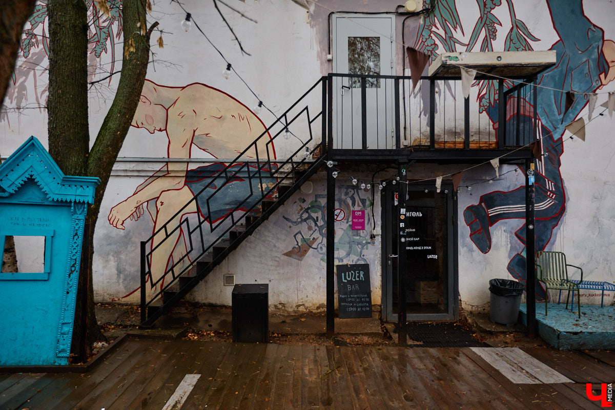 Если начался 2025 год с печальной новости о закрытии «Флигеля», то финиширует он на положительной ноте. Создательница ЦСК и владелица здания на Девической Анастасия Вавилова вернулась в творческий проект с намерением оживить центр современной культуры.