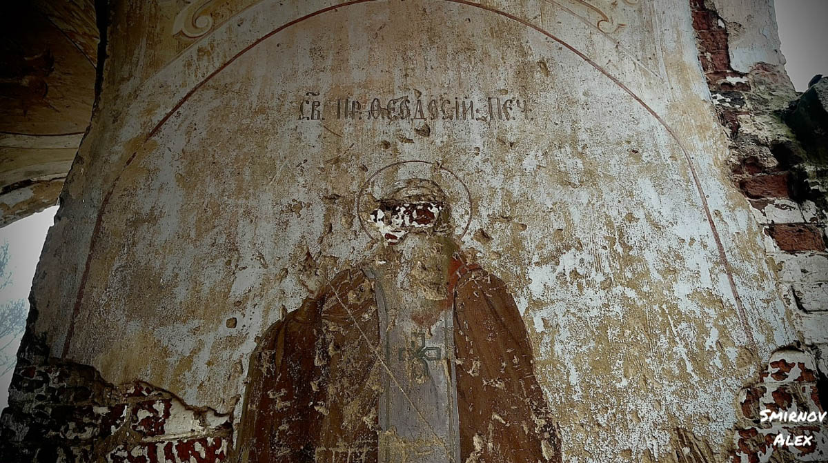 Забвение не щадит древнюю архитектуру. К счастью, некоторые жемчужины не только устояли, но и сохранили в своих стенах нечто ценное. Местный индустриальный турист Алексей Смирнов посетил несколько старинных церквей в нашей и соседних областях. Там он нашел удивительные вещи, заслуживающие быть как минимум увиденными.