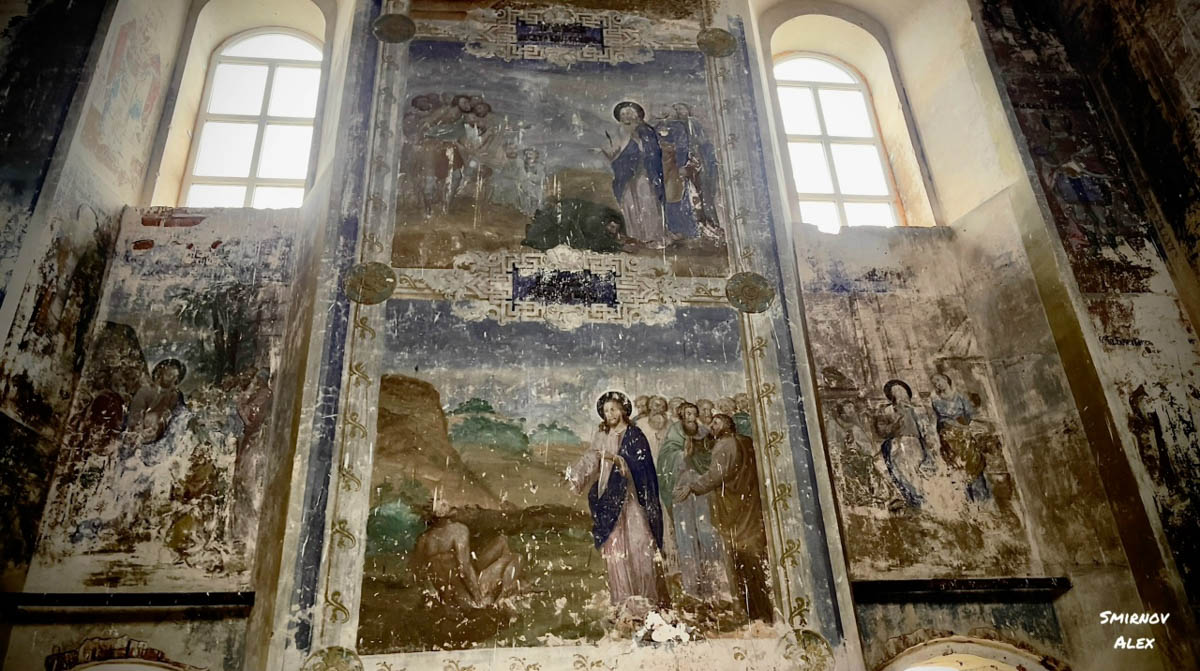 Забвение не щадит древнюю архитектуру. К счастью, некоторые жемчужины не только устояли, но и сохранили в своих стенах нечто ценное. Местный индустриальный турист Алексей Смирнов посетил несколько старинных церквей в нашей и соседних областях. Там он нашел удивительные вещи, заслуживающие быть как минимум увиденными.