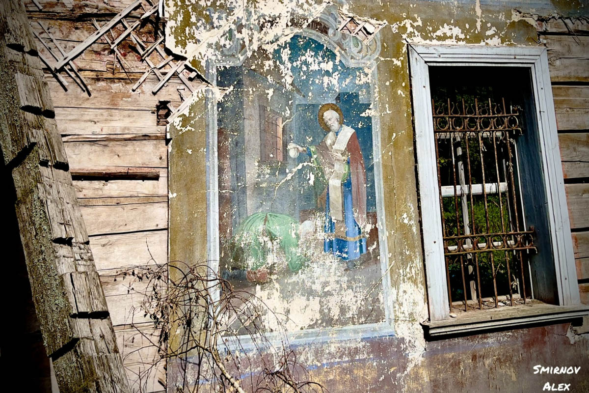 Забвение не щадит древнюю архитектуру. К счастью, некоторые жемчужины не только устояли, но и сохранили в своих стенах нечто ценное. Местный индустриальный турист Алексей Смирнов посетил несколько старинных церквей в нашей и соседних областях. Там он нашел удивительные вещи, заслуживающие быть как минимум увиденными.