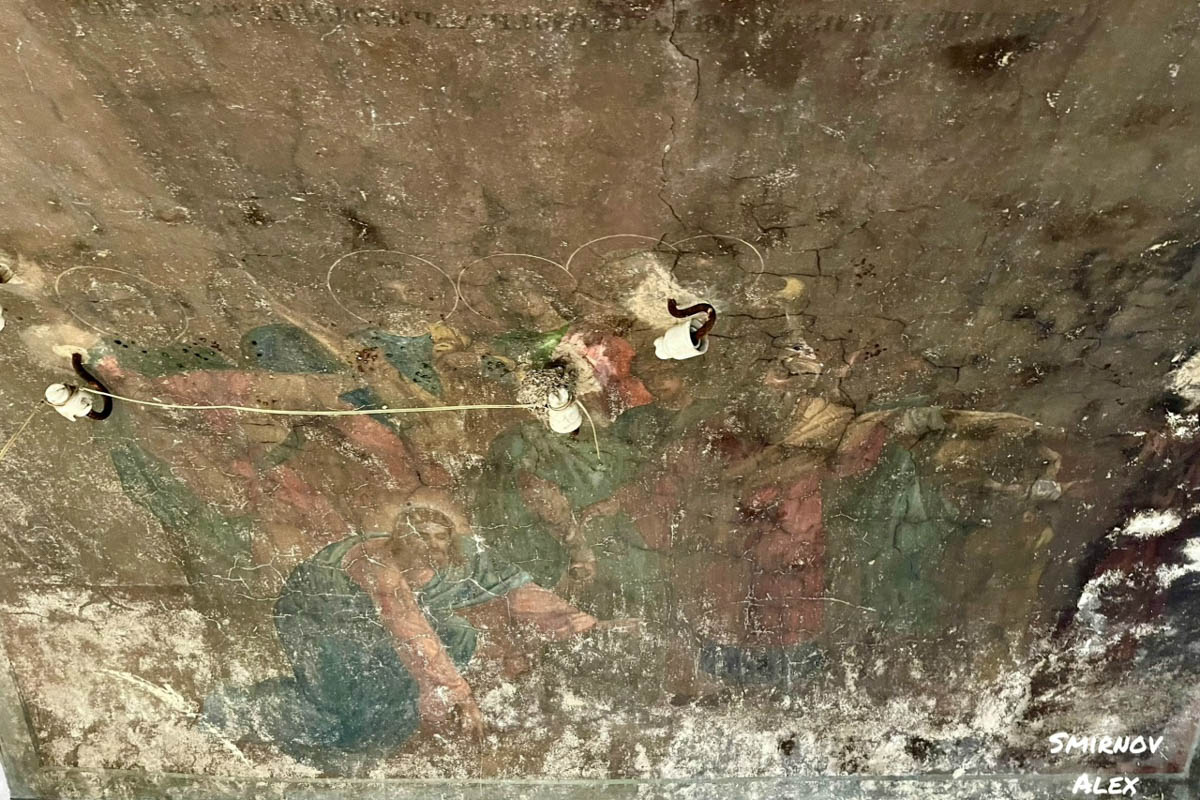 Забвение не щадит древнюю архитектуру. К счастью, некоторые жемчужины не только устояли, но и сохранили в своих стенах нечто ценное. Местный индустриальный турист Алексей Смирнов посетил несколько старинных церквей в нашей и соседних областях. Там он нашел удивительные вещи, заслуживающие быть как минимум увиденными.