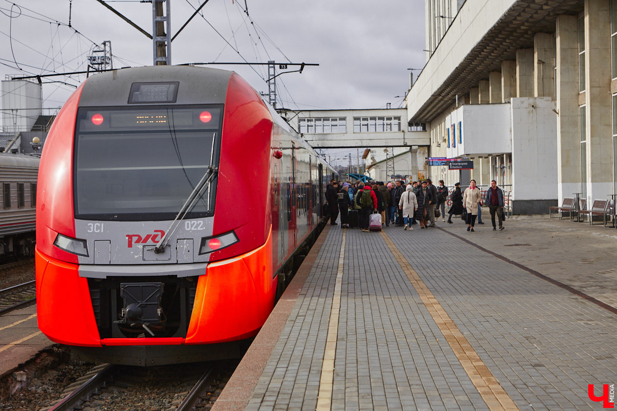 В следующем году во Владимире начнется реализация сразу нескольких амбициозных дорожных проектов: проектирование Северного объезда Владимира и строительство наземного метро из Москвы. Какая сказка быстрее станет явью? Данный вопрос пока оставляем открытым, но, вероятнее всего, их опередит модернизация аэродрома в Семязино. Выяснили все детали и спешим поделиться ими с читателями!