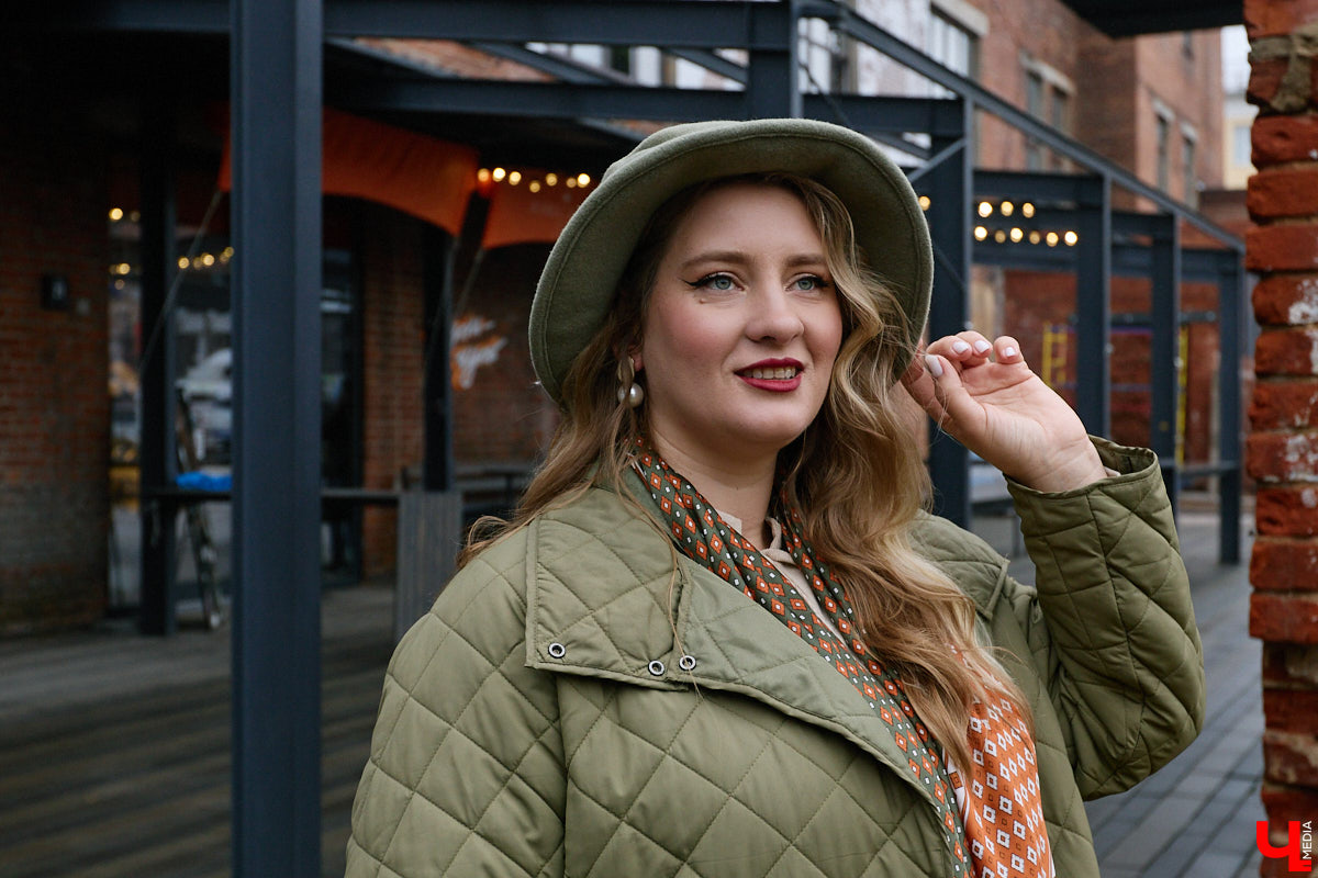 Чтобы чувствовать себя королевой, нужно преподносить свою персону соответствующим образом. Владимирская модель плюс-сайз Анастасия Егорова оттачивает это мастерство на конкурсах красоты, подиумах и съемочных площадках. На съемке для «Ключ-Медиа» в своих осенних образах героиня тоже была обворожительна.