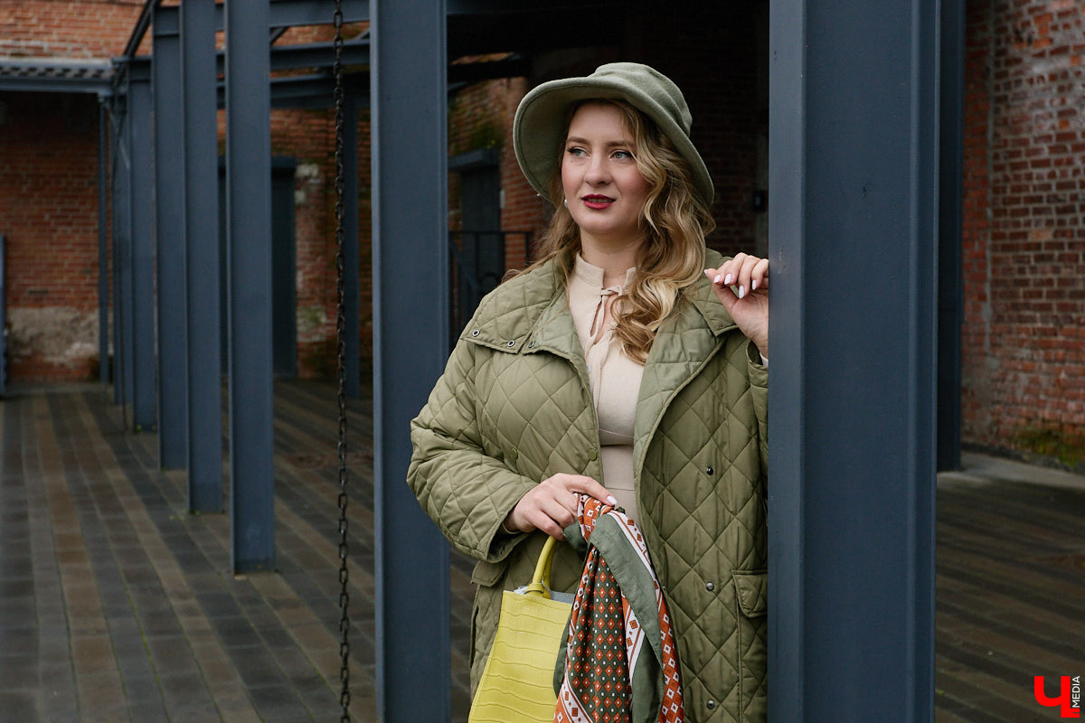 Чтобы чувствовать себя королевой, нужно преподносить свою персону соответствующим образом. Владимирская модель плюс-сайз Анастасия Егорова оттачивает это мастерство на конкурсах красоты, подиумах и съемочных площадках. На съемке для «Ключ-Медиа» в своих осенних образах героиня тоже была обворожительна.