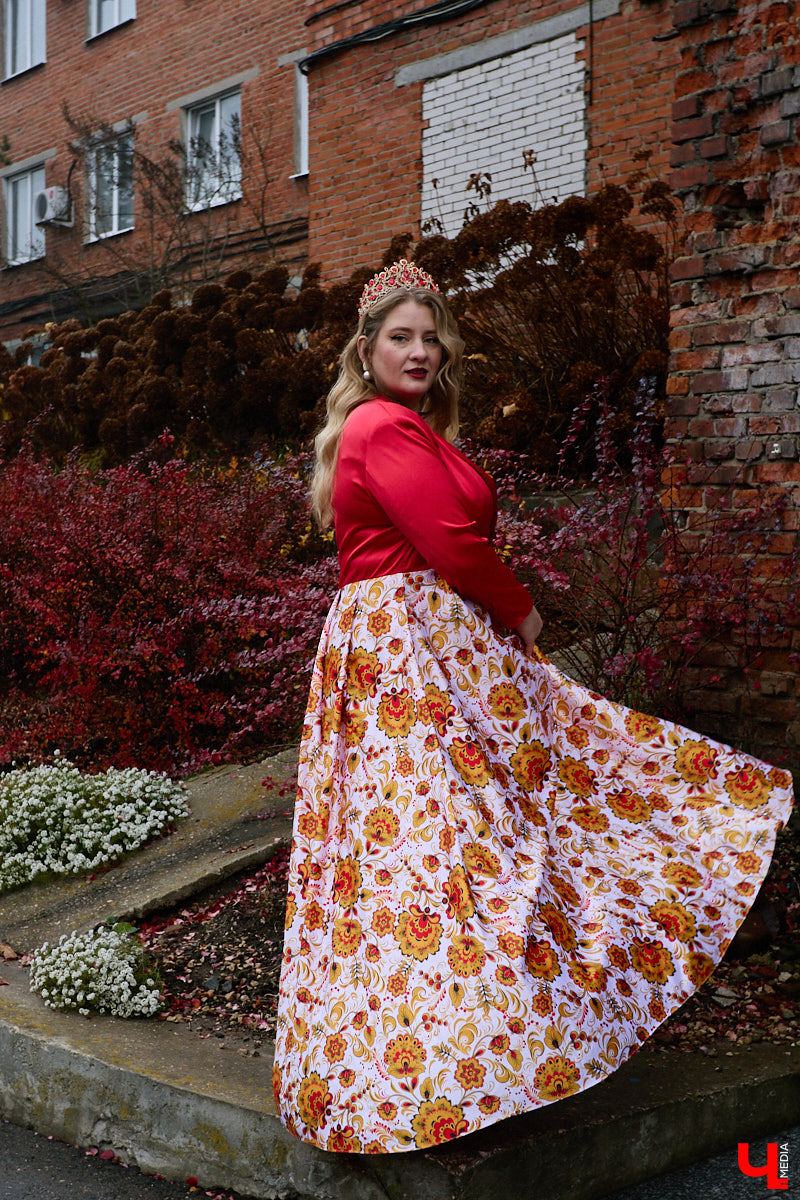 Чтобы чувствовать себя королевой, нужно преподносить свою персону соответствующим образом. Владимирская модель плюс-сайз Анастасия Егорова оттачивает это мастерство на конкурсах красоты, подиумах и съемочных площадках. На съемке для «Ключ-Медиа» в своих осенних образах героиня тоже была обворожительна.
