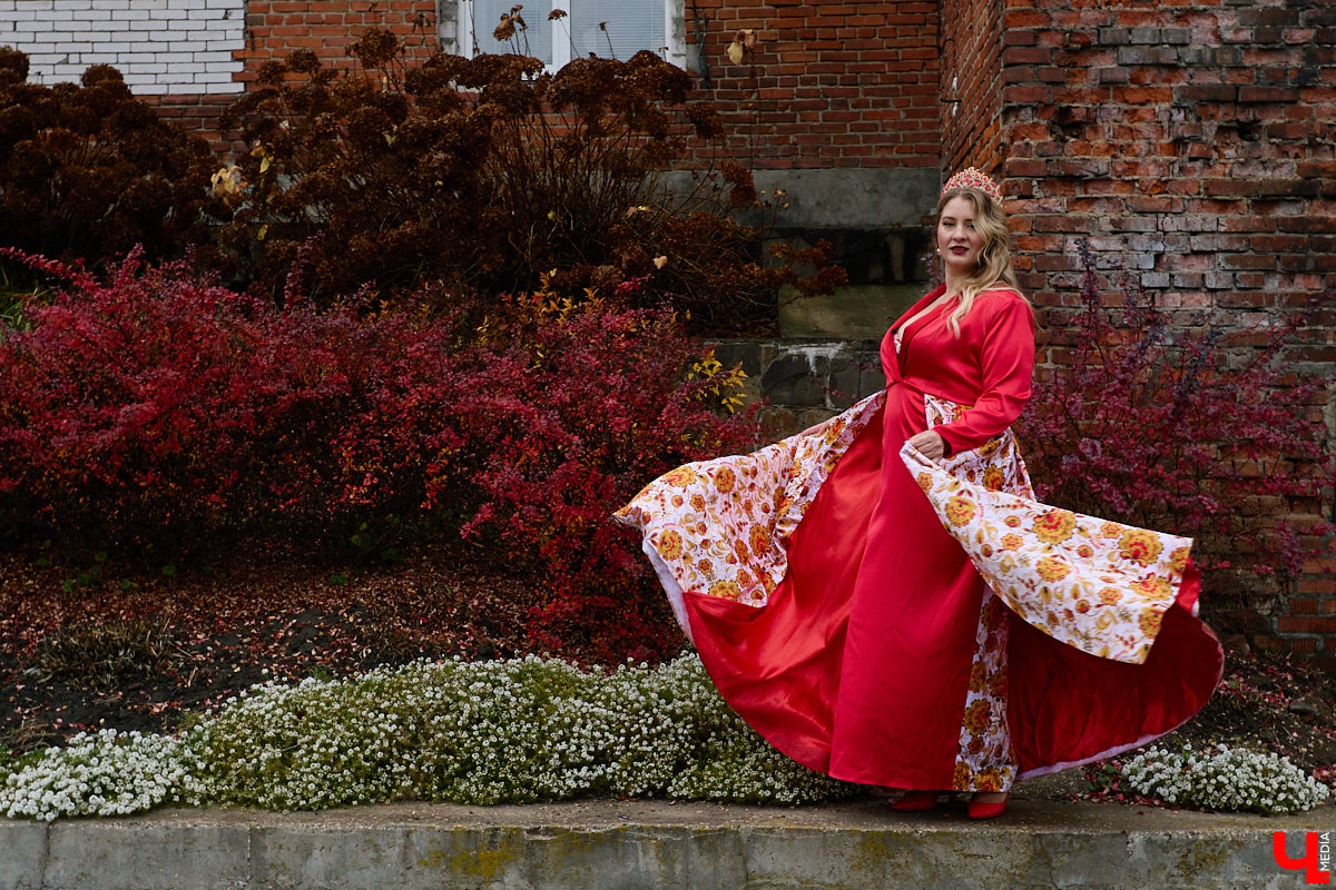 Чтобы чувствовать себя королевой, нужно преподносить свою персону соответствующим образом. Владимирская модель плюс-сайз Анастасия Егорова оттачивает это мастерство на конкурсах красоты, подиумах и съемочных площадках. На съемке для «Ключ-Медиа» в своих осенних образах героиня тоже была обворожительна.