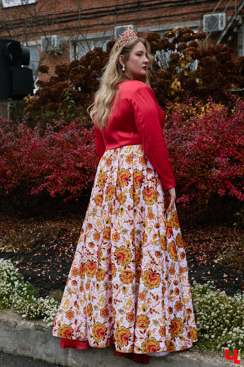 Чтобы чувствовать себя королевой, нужно преподносить свою персону соответствующим образом. Владимирская модель плюс-сайз Анастасия Егорова оттачивает это мастерство на конкурсах красоты, подиумах и съемочных площадках. На съемке для «Ключ-Медиа» в своих осенних образах героиня тоже была обворожительна.