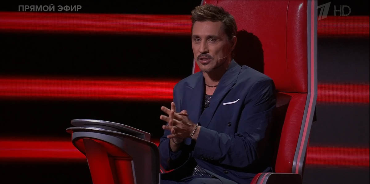 Свершилось! 13-летняя Милана Крохина теперь официально финалистка шоу «Голос. Дети». Девочка из команды Владимира Преснякова и Натальи Подольской исполнила мэшап из песни «Ой, цветет калина» и арии Плавалагуны из фильма «Пятый элемент», выйдя на сцену в роскошном бордовом костюме, который для нее придумала наставница, и покорила зал и телезрителей своим дивным голосом.