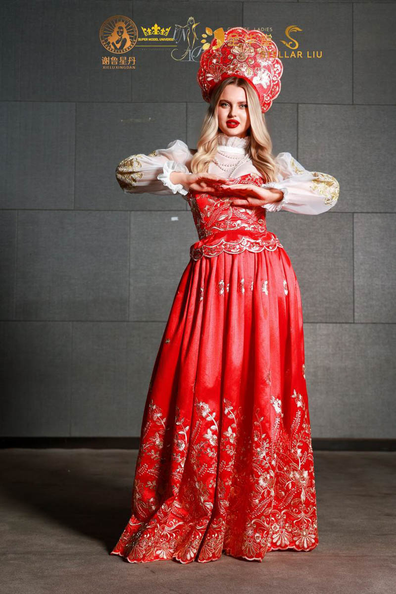 Владимирские красавицы не боятся препятствий и смело идут вперед за заслуженными наградами. Да не простыми, а международными! За сияющими коронами им пришлось лететь сразу в две страны — загадочный Китай и жаркий Египет. «Ключ-Медиа» узнал, какие титулы получили девушки и что для них значат подобные состязания.