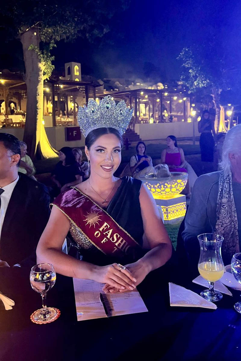 Владимирские красавицы не боятся препятствий и смело идут вперед за заслуженными наградами. Да не простыми, а международными! За сияющими коронами им пришлось лететь сразу в две страны — загадочный Китай и жаркий Египет. «Ключ-Медиа» узнал, какие титулы получили девушки и что для них значат подобные состязания.