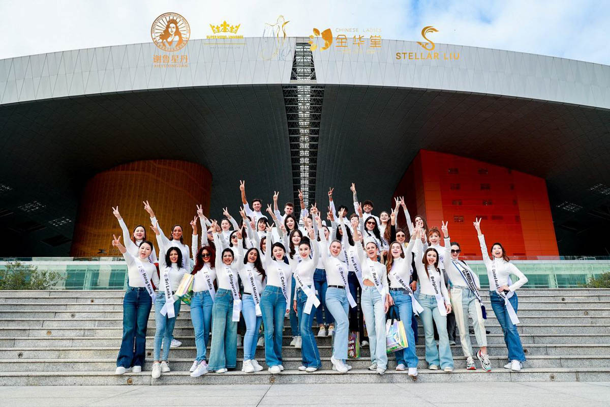 Владимирские красавицы не боятся препятствий и смело идут вперед за заслуженными наградами. Да не простыми, а международными! За сияющими коронами им пришлось лететь сразу в две страны — загадочный Китай и жаркий Египет. «Ключ-Медиа» узнал, какие титулы получили девушки и что для них значат подобные состязания.