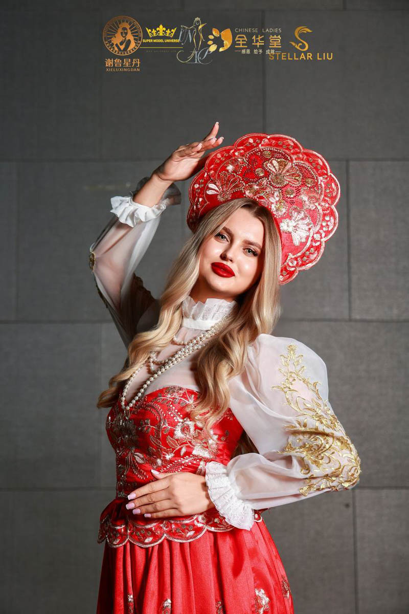 Владимирские красавицы не боятся препятствий и смело идут вперед за заслуженными наградами. Да не простыми, а международными! За сияющими коронами им пришлось лететь сразу в две страны — загадочный Китай и жаркий Египет. «Ключ-Медиа» узнал, какие титулы получили девушки и что для них значат подобные состязания.