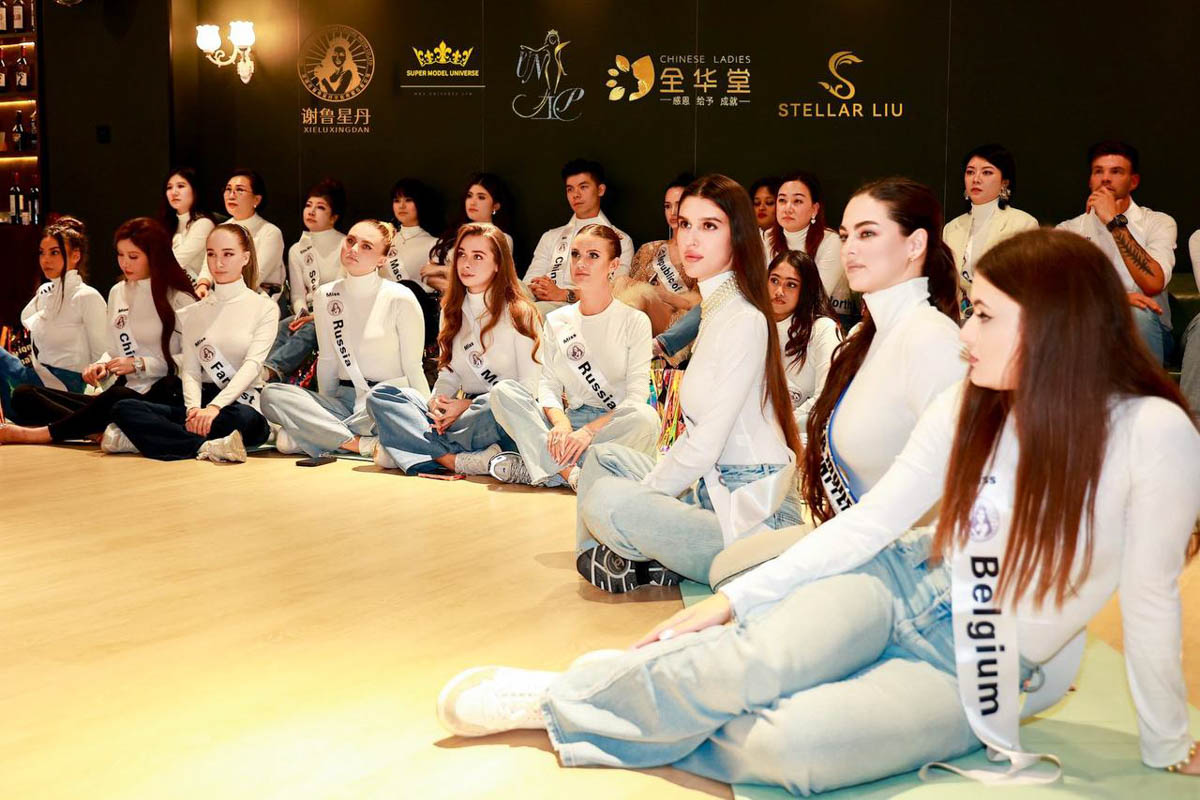 Владимирские красавицы не боятся препятствий и смело идут вперед за заслуженными наградами. Да не простыми, а международными! За сияющими коронами им пришлось лететь сразу в две страны — загадочный Китай и жаркий Египет. «Ключ-Медиа» узнал, какие титулы получили девушки и что для них значат подобные состязания.