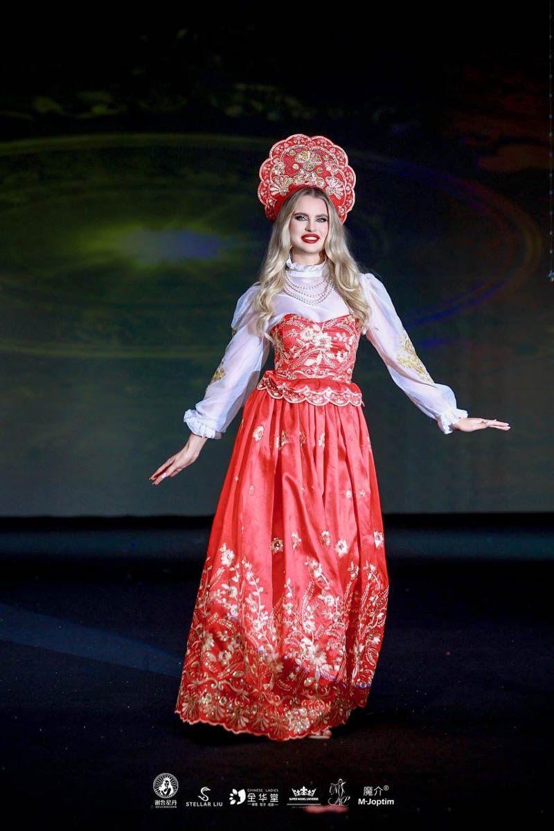 Владимирские красавицы не боятся препятствий и смело идут вперед за заслуженными наградами. Да не простыми, а международными! За сияющими коронами им пришлось лететь сразу в две страны — загадочный Китай и жаркий Египет. «Ключ-Медиа» узнал, какие титулы получили девушки и что для них значат подобные состязания.