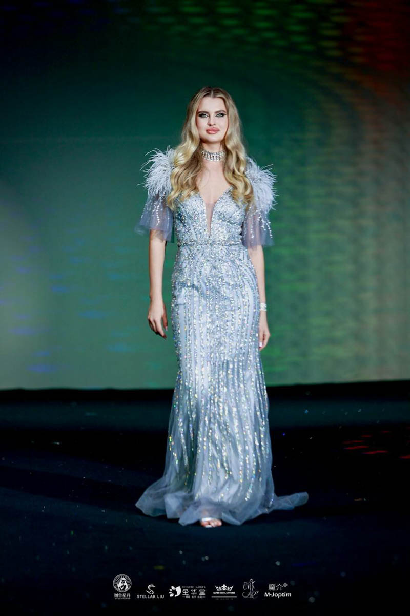 Владимирские красавицы не боятся препятствий и смело идут вперед за заслуженными наградами. Да не простыми, а международными! За сияющими коронами им пришлось лететь сразу в две страны — загадочный Китай и жаркий Египет. «Ключ-Медиа» узнал, какие титулы получили девушки и что для них значат подобные состязания.