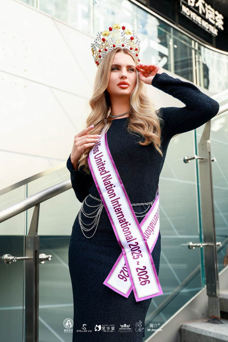 Владимирские красавицы не боятся препятствий и смело идут вперед за заслуженными наградами. Да не простыми, а международными! За сияющими коронами им пришлось лететь сразу в две страны — загадочный Китай и жаркий Египет. «Ключ-Медиа» узнал, какие титулы получили девушки и что для них значат подобные состязания.