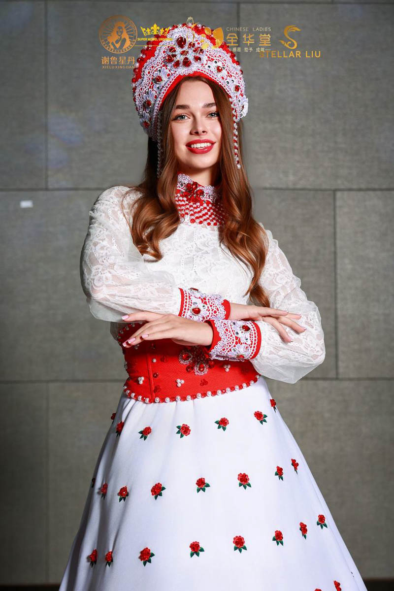 Владимирские красавицы не боятся препятствий и смело идут вперед за заслуженными наградами. Да не простыми, а международными! За сияющими коронами им пришлось лететь сразу в две страны — загадочный Китай и жаркий Египет. «Ключ-Медиа» узнал, какие титулы получили девушки и что для них значат подобные состязания.