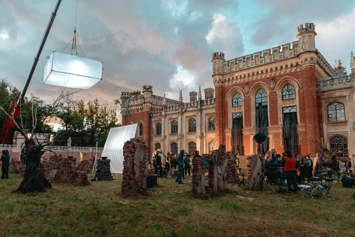 Герои сказок смотрят на нас с афиш кинотеатров. На одной из них можно узнать актрису из 33-го региона. Жанна Маркевич из Мурома сыграла дочь Кощея в семейном фэнтези «Царевна-лягушка». Мало того, на 2026 год запланирован выход сиквела с ее участием. В ожидании новой истории «Ключ-Медиа» пообщался с кинозвездой.