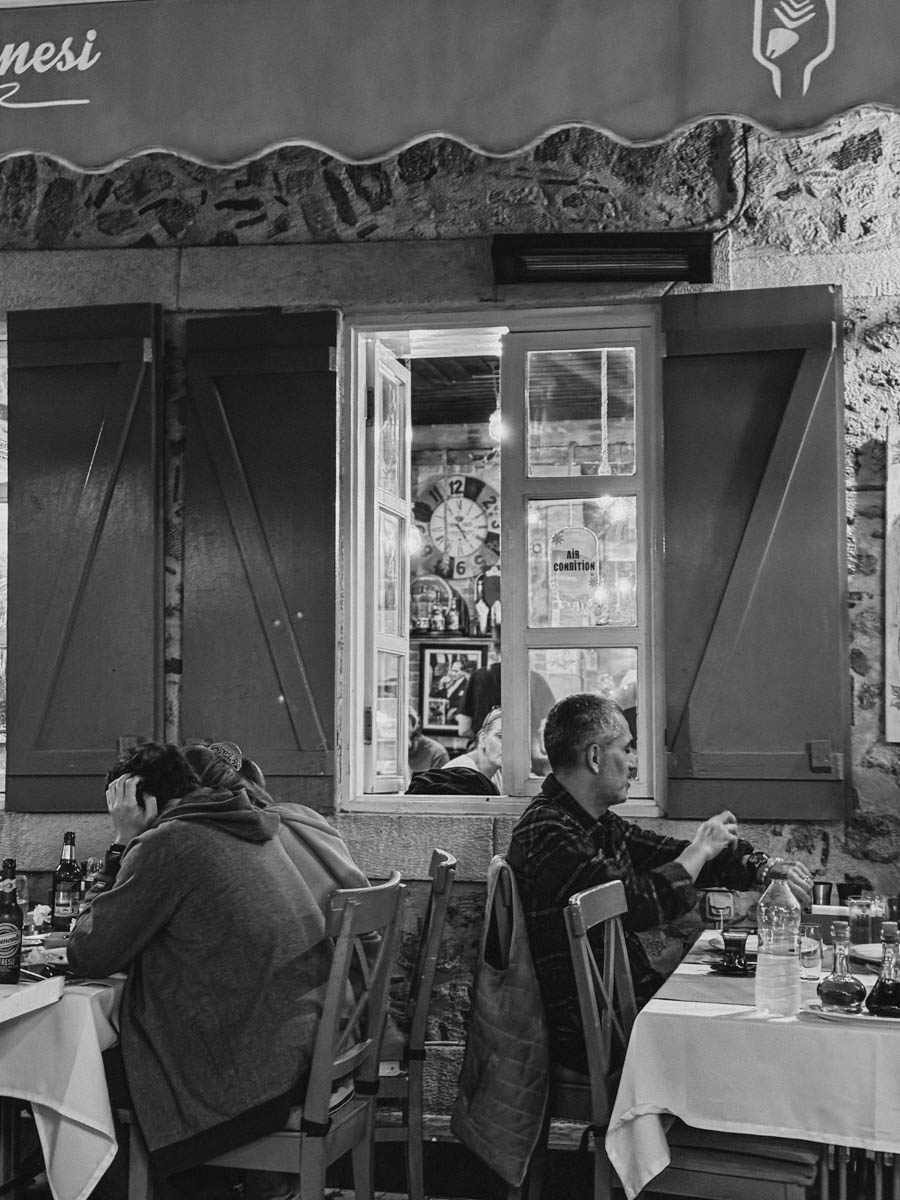 Одной из самых известных туристических точек на карте Турции, без сомнений, является Анталья! Все местные пляжи усеяны многоэтажными отелями, но за ними скрывается совсем иная сторона города. О ней «Ключ-Медиа» рассказала фотограф из Владимира Дарья Воронкова, которая отправилась в страну курортов с мужем далеко не греться под солнцем!