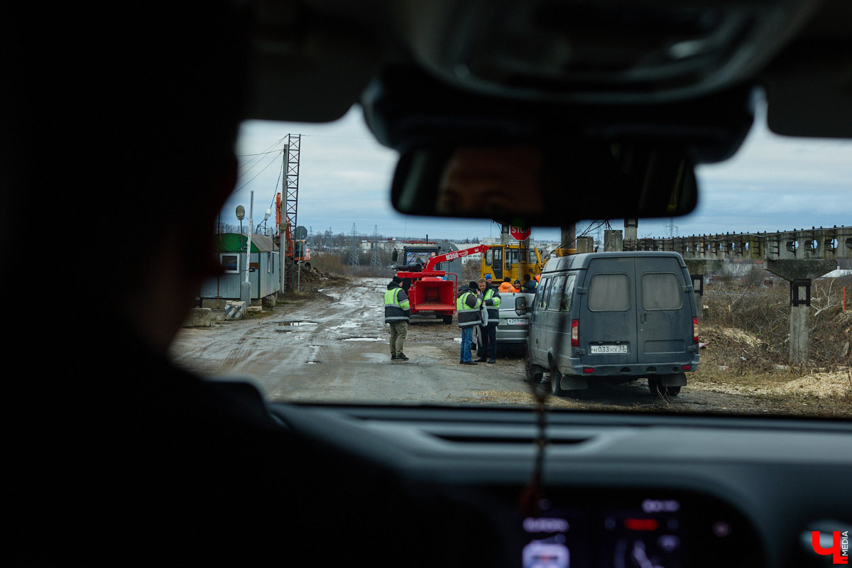 Во Владимире началось строительство новой дорожной артерии, которая соединит улицы Гастелло и Куйбышева. Стоимость участка длиной 600 метров оценена в 266 миллионов рублей. Завершить работы планируют к сентябрю 2026 года, ну а пока «Ключ-Медиа» оценил будущую развязку на старте ее сооружения.