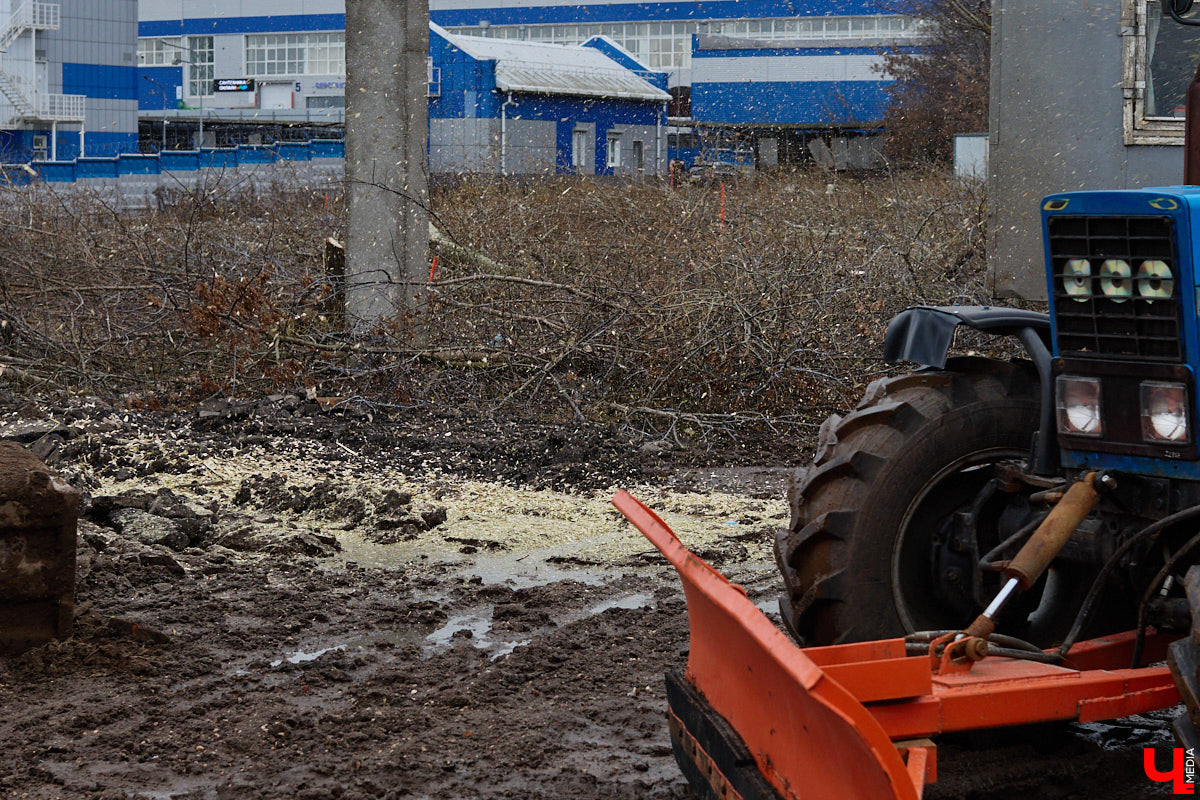 Во Владимире началось строительство новой дорожной артерии, которая соединит улицы Гастелло и Куйбышева. Стоимость участка длиной 600 метров оценена в 266 миллионов рублей. Завершить работы планируют к сентябрю 2026 года, ну а пока «Ключ-Медиа» оценил будущую развязку на старте ее сооружения.