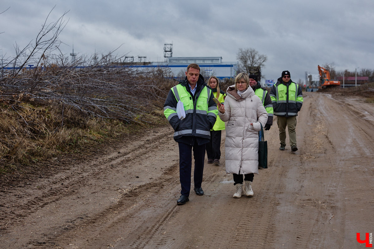 Во Владимире началось строительство новой дорожной артерии, которая соединит улицы Гастелло и Куйбышева. Стоимость участка длиной 600 метров оценена в 266 миллионов рублей. Завершить работы планируют к сентябрю 2026 года, ну а пока «Ключ-Медиа» оценил будущую развязку на старте ее сооружения.