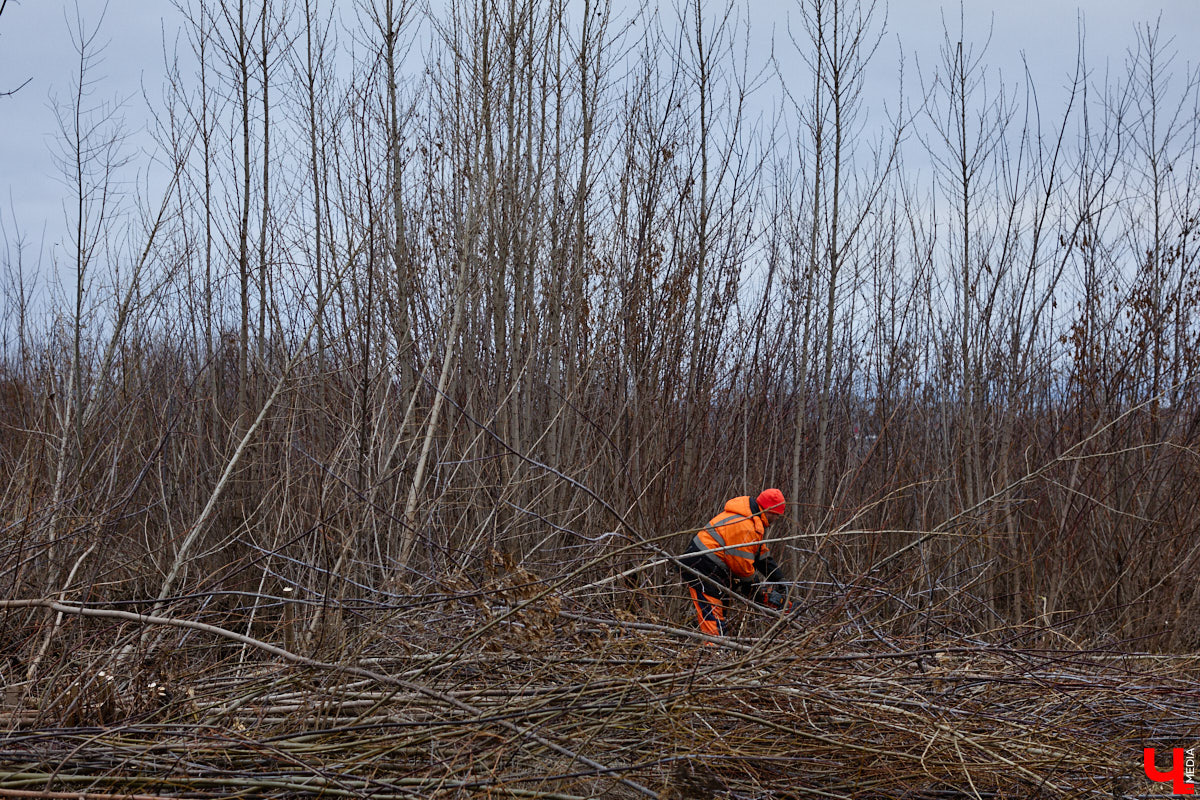 Во Владимире началось строительство новой дорожной артерии, которая соединит улицы Гастелло и Куйбышева. Стоимость участка длиной 600 метров оценена в 266 миллионов рублей. Завершить работы планируют к сентябрю 2026 года, ну а пока «Ключ-Медиа» оценил будущую развязку на старте ее сооружения.