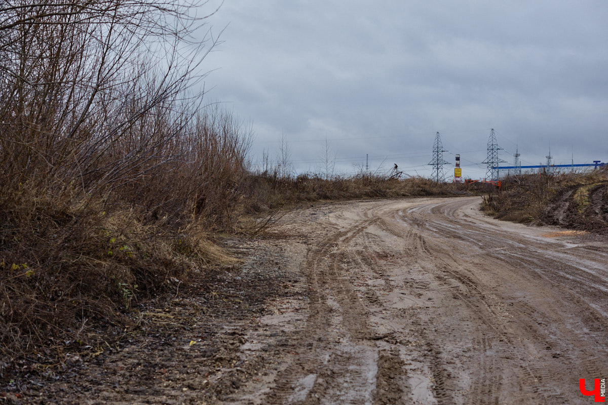 Во Владимире началось строительство новой дорожной артерии, которая соединит улицы Гастелло и Куйбышева. Стоимость участка длиной 600 метров оценена в 266 миллионов рублей. Завершить работы планируют к сентябрю 2026 года, ну а пока «Ключ-Медиа» оценил будущую развязку на старте ее сооружения.