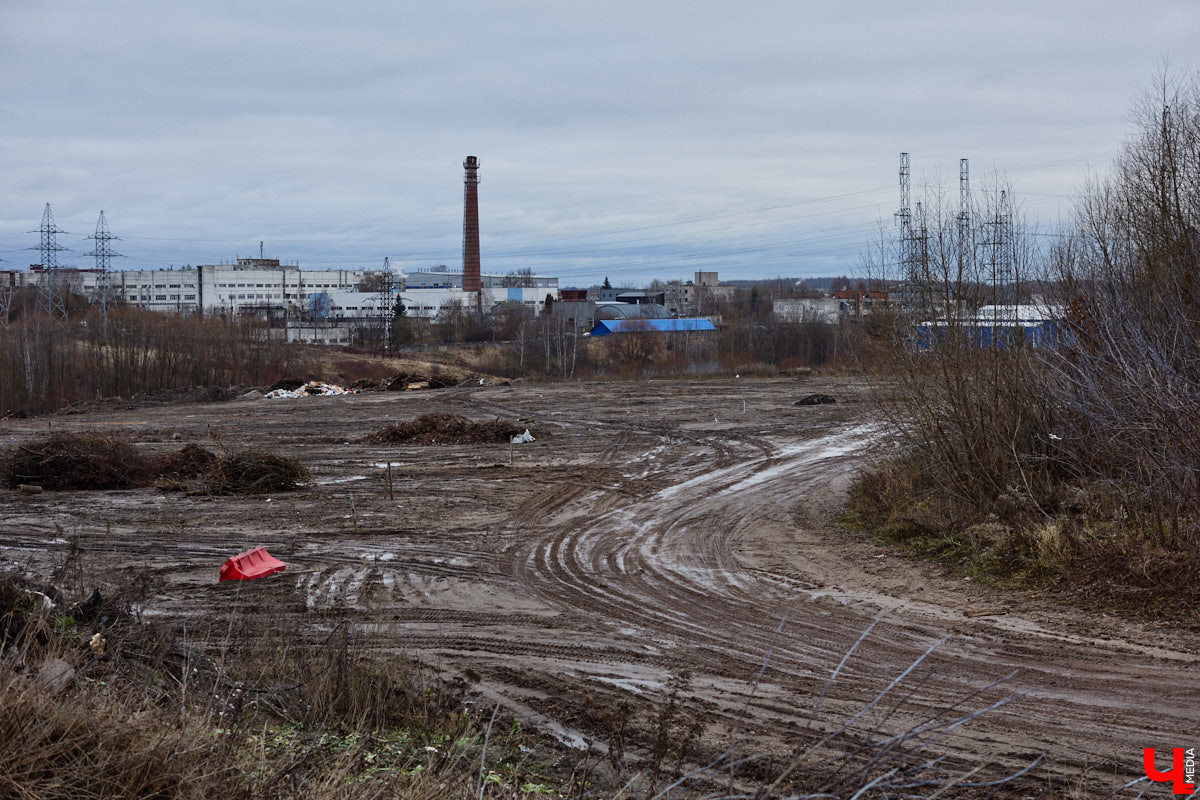 Во Владимире началось строительство новой дорожной артерии, которая соединит улицы Гастелло и Куйбышева. Стоимость участка длиной 600 метров оценена в 266 миллионов рублей. Завершить работы планируют к сентябрю 2026 года, ну а пока «Ключ-Медиа» оценил будущую развязку на старте ее сооружения.