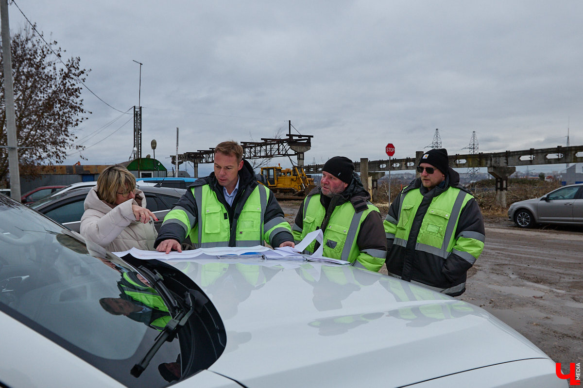 Во Владимире началось строительство новой дорожной артерии, которая соединит улицы Гастелло и Куйбышева. Стоимость участка длиной 600 метров оценена в 266 миллионов рублей. Завершить работы планируют к сентябрю 2026 года, ну а пока «Ключ-Медиа» оценил будущую развязку на старте ее сооружения.