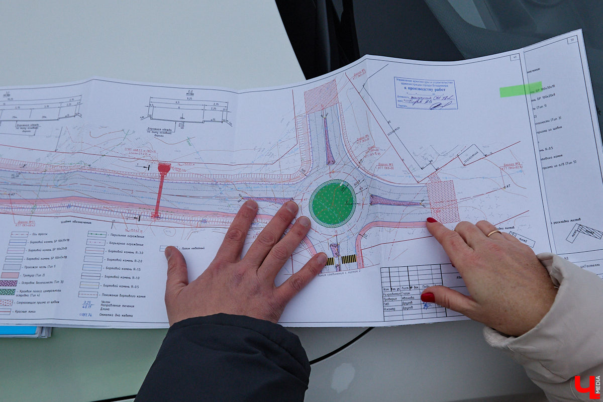 Во Владимире началось строительство новой дорожной артерии, которая соединит улицы Гастелло и Куйбышева. Стоимость участка длиной 600 метров оценена в 266 миллионов рублей. Завершить работы планируют к сентябрю 2026 года, ну а пока «Ключ-Медиа» оценил будущую развязку на старте ее сооружения.