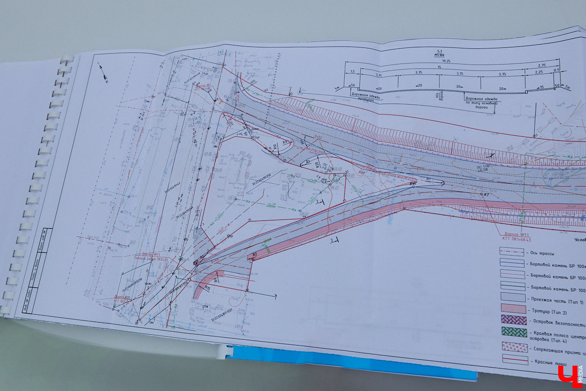 Во Владимире началось строительство новой дорожной артерии, которая соединит улицы Гастелло и Куйбышева. Стоимость участка длиной 600 метров оценена в 266 миллионов рублей. Завершить работы планируют к сентябрю 2026 года, ну а пока «Ключ-Медиа» оценил будущую развязку на старте ее сооружения.