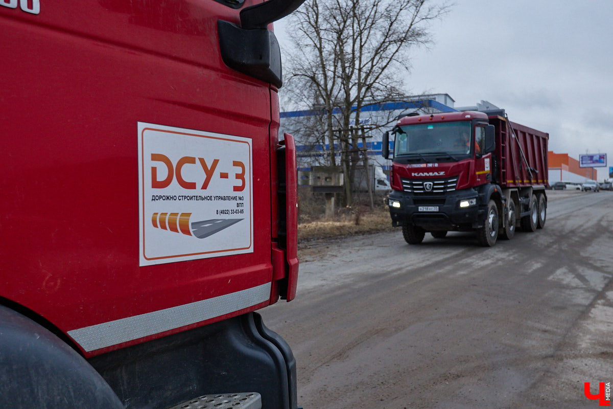 Во Владимире началось строительство новой дорожной артерии, которая соединит улицы Гастелло и Куйбышева. Стоимость участка длиной 600 метров оценена в 266 миллионов рублей. Завершить работы планируют к сентябрю 2026 года, ну а пока «Ключ-Медиа» оценил будущую развязку на старте ее сооружения.