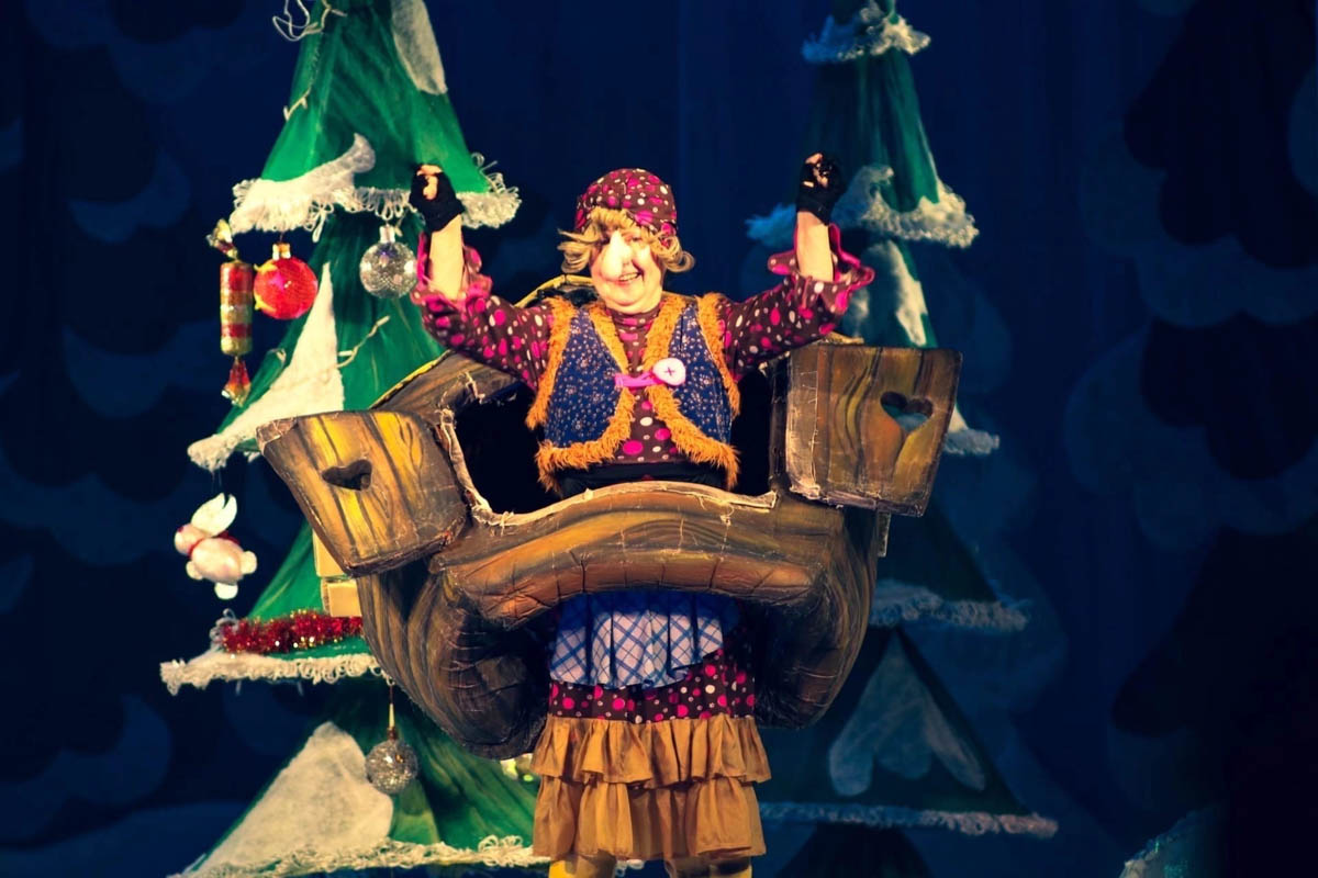 До главного зимнего праздника осталось чуть больше месяца, а значит, мамам и папам пора определяться, куда сводить своих непосед. Благо во Владимире запланировано немало новогодних представлений, которые понравятся как малышам, так и ребятам постарше. «Ключ-Медиа» собрал все мероприятия для детей в областном центре, которые пройдут накануне 2026-го, а также в январские каникулы.