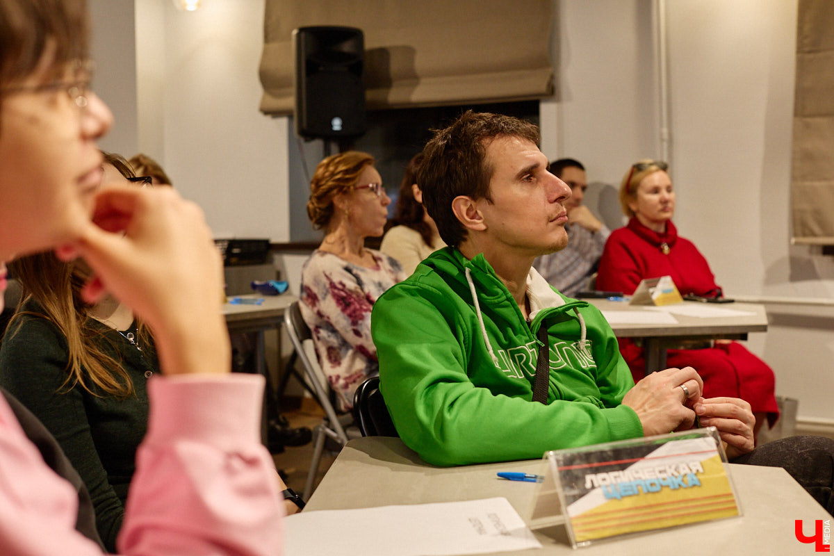 Современный мир сложно представить без роботов и помощников с искусственным интеллектом. А ведь этот сюжет давно описан в произведениях в стиле киберпанка! Этот поджанр научной фантастики окружает нас везде — в играх, музыке, кино и, конечно же, книгах. Одну из таких представил владимирский преподаватель ИТ-дисциплин и физики, а также программист Аркадий Касьянов.