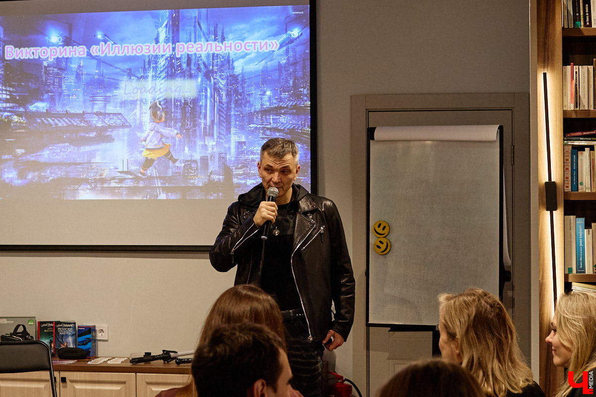 Современный мир сложно представить без роботов и помощников с искусственным интеллектом. А ведь этот сюжет давно описан в произведениях в стиле киберпанка! Этот поджанр научной фантастики окружает нас везде — в играх, музыке, кино и, конечно же, книгах. Одну из таких представил владимирский преподаватель ИТ-дисциплин и физики, а также программист Аркадий Касьянов.