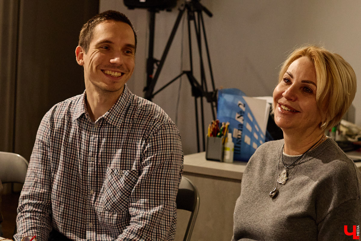 Современный мир сложно представить без роботов и помощников с искусственным интеллектом. А ведь этот сюжет давно описан в произведениях в стиле киберпанка! Этот поджанр научной фантастики окружает нас везде — в играх, музыке, кино и, конечно же, книгах. Одну из таких представил владимирский преподаватель ИТ-дисциплин и физики, а также программист Аркадий Касьянов.