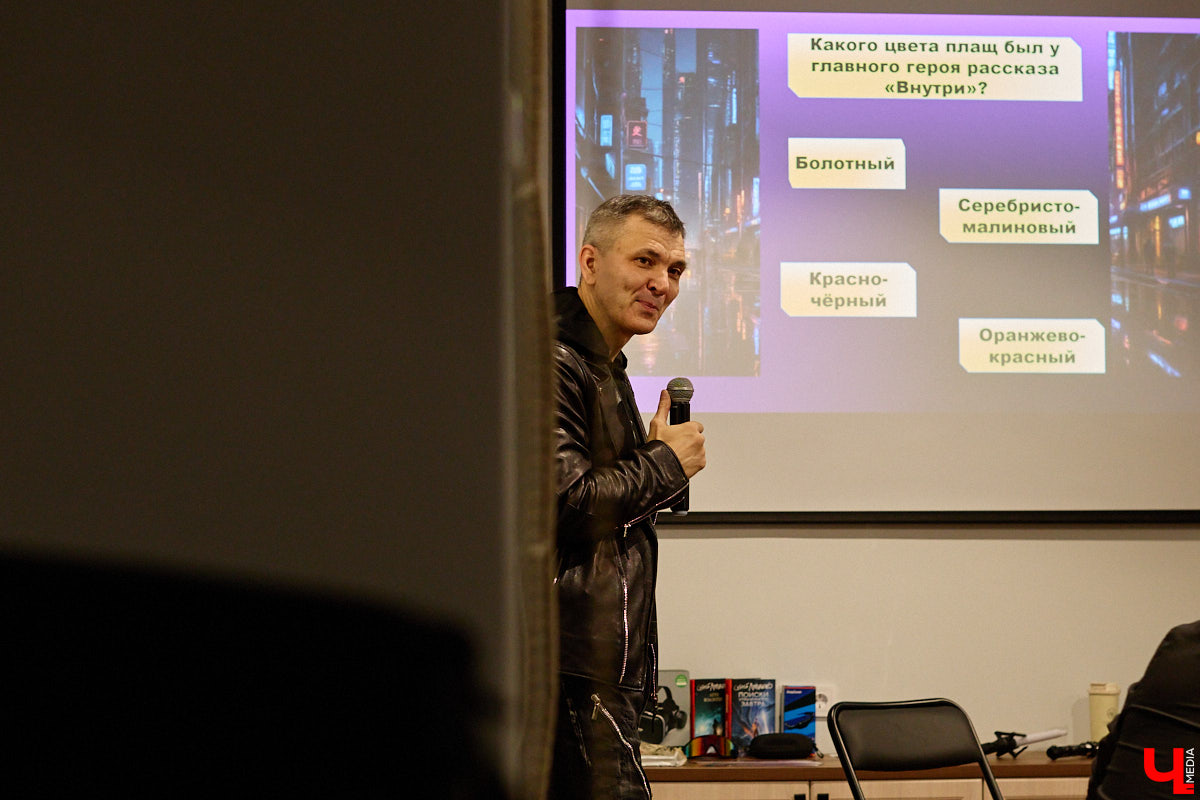 Современный мир сложно представить без роботов и помощников с искусственным интеллектом. А ведь этот сюжет давно описан в произведениях в стиле киберпанка! Этот поджанр научной фантастики окружает нас везде — в играх, музыке, кино и, конечно же, книгах. Одну из таких представил владимирский преподаватель ИТ-дисциплин и физики, а также программист Аркадий Касьянов.