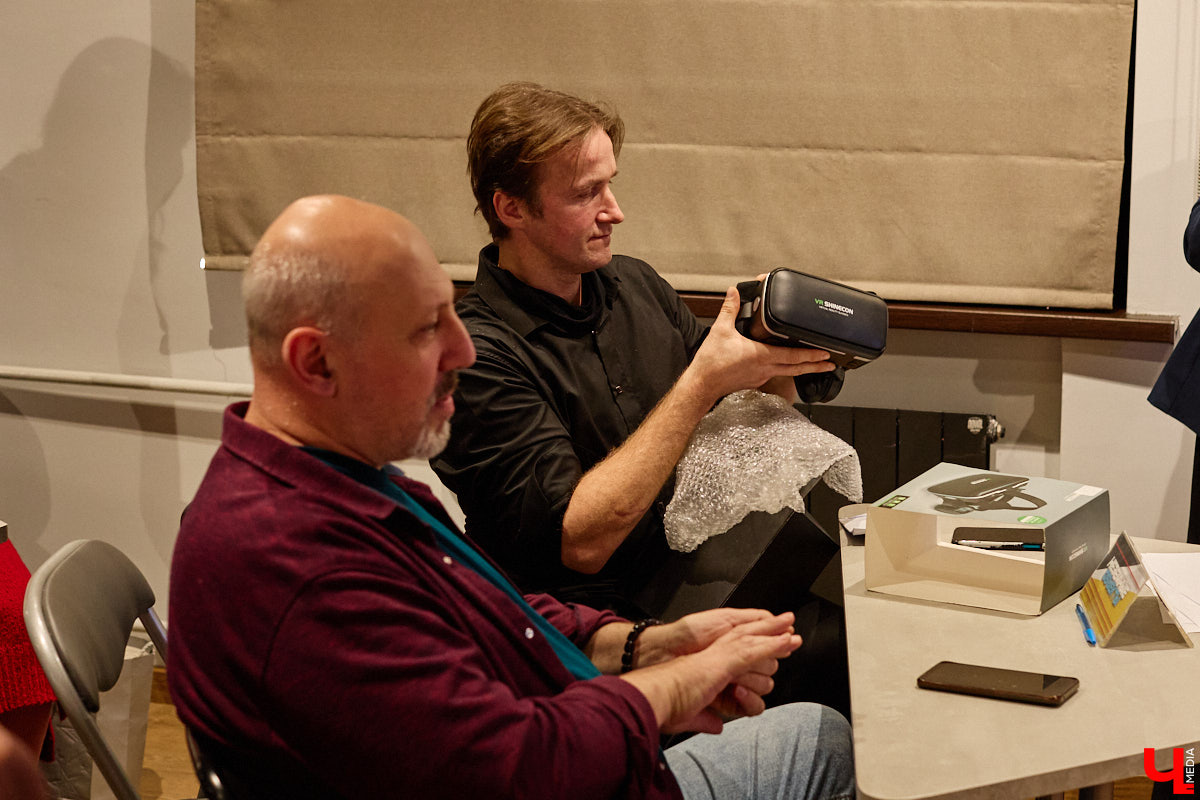 Современный мир сложно представить без роботов и помощников с искусственным интеллектом. А ведь этот сюжет давно описан в произведениях в стиле киберпанка! Этот поджанр научной фантастики окружает нас везде — в играх, музыке, кино и, конечно же, книгах. Одну из таких представил владимирский преподаватель ИТ-дисциплин и физики, а также программист Аркадий Касьянов.